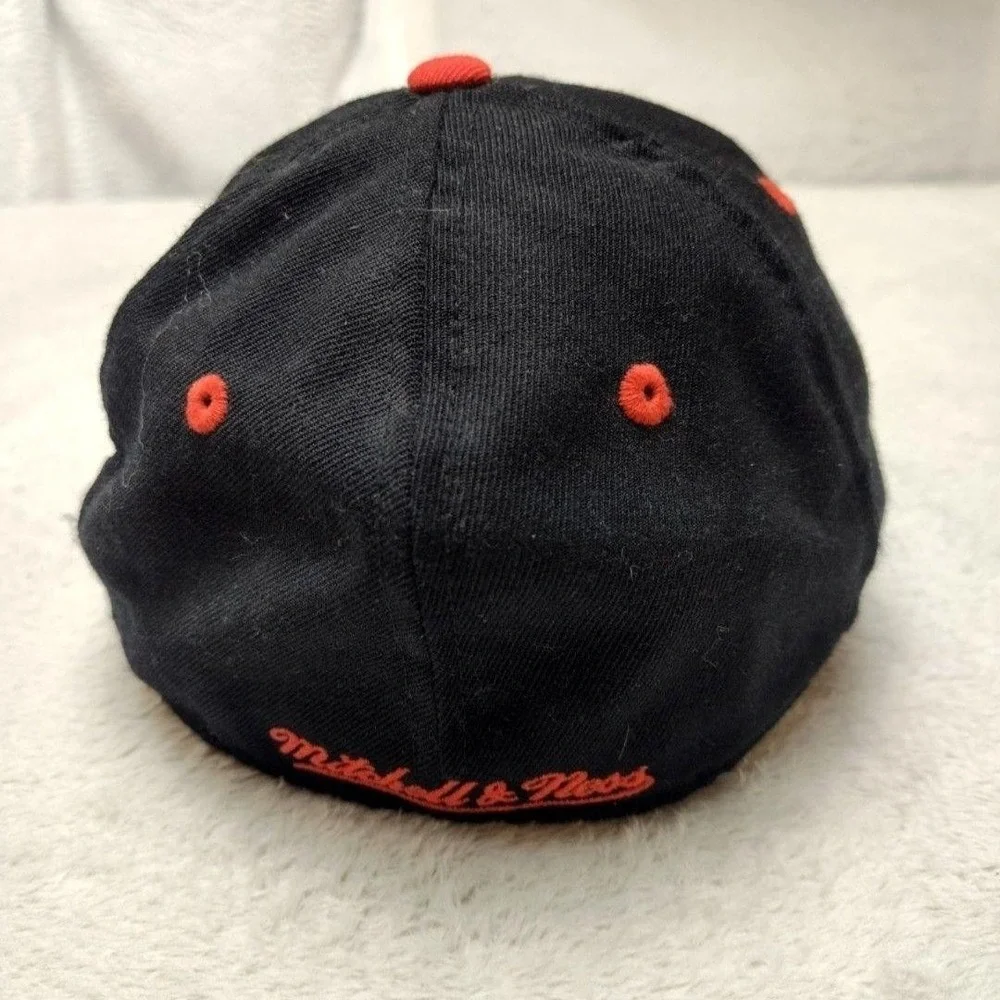 Chicago Blackhawks Hat Cap Fitted Mens 7 Black NHL Hockey Mitchell & Ness Toews